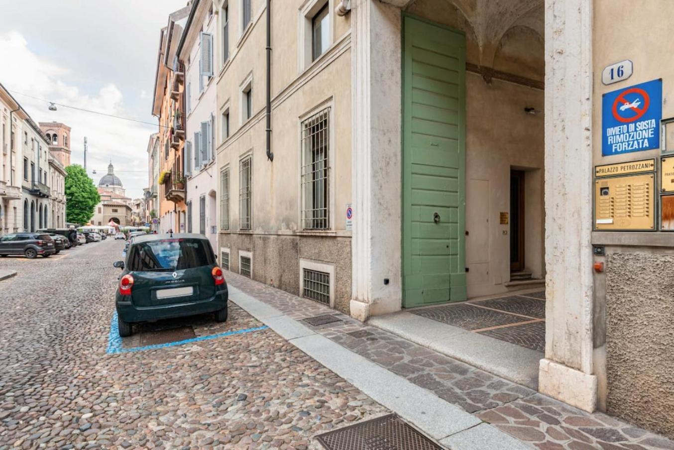 דירות מאנטובה Residenza Palazzo Petrozzani מראה חיצוני תמונה